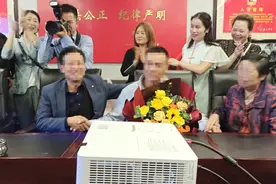 从孤儿院领养的孩子，竟是被拐卖的？被骗34年，男子终寻回亲生父母图片
