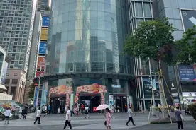 矿场“停电”、矿池“出海”，虚拟币暴跌之下矿机卖家开启“甩货模式”，每经记者实探华强北矿机市场：价格居高不下，托管一位难求图片