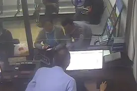 领养还是拐卖？被骗34年，男子终于找到亲生父母图片