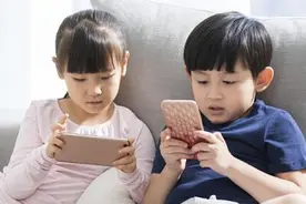 孩子该不该玩手机，我被专家们整焦虑了图片