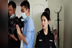 女警抓捕现场发现嫌疑人是老同学视频封面