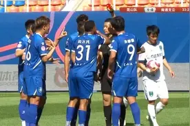 低级别联赛裁判能力不足，有没有VAR都存在争议图片