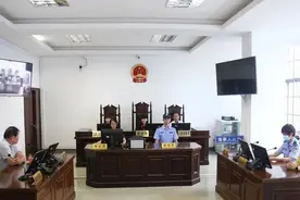 广西71岁老伯骑电车不戴头盔被罚20元 把交警、政府告上法庭图片
