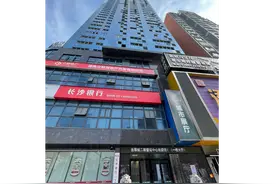 危险！永州一高楼窗户玻璃突然炸裂，楼下就是人行道，消防提醒：贴膜能“防爆”图片