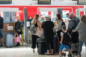 英国将西班牙巴利阿里和加纳利大区列入安全旅行目的地名单图片