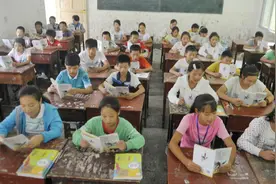 中国最后的代课老师：工作一辈子身份未“转正”，千余元收入面临退休后保障难题图片