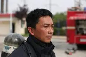 消防站的“先锋”！40岁消防员坚持向实训要战斗力，身材管理得像年轻小伙图片