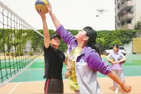 学足球专业却当了排球教练他如何带领孩子们夺冠？图片