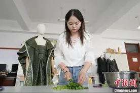 吉林女大学生自创可食用服装图片