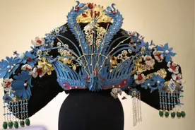 神还原！80后成都姑娘用易拉罐做出华妃头饰图片