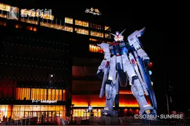 足不出“沪”就能看！上海1:1自由高达立像首场灯光机械秀图片