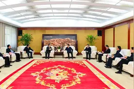 熊燕斌与谢正义一行座谈图片