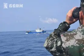 “这里是中国海警，请立即停船，接受检查！”图片