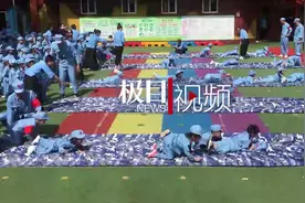 学插秧、运粮食、“飞夺泸定桥”…… 幼儿园“小红军”主题游戏庆六一图片