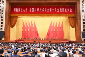 科技管理善做“减法”，把时间还给科学家 | 新京报社论图片
