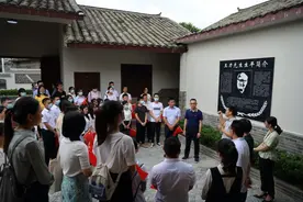在红色寻访学习教育中汲取力量图片