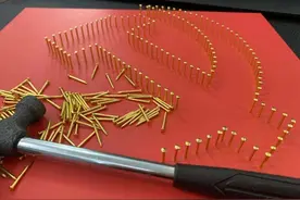 一钉一锤一线，这里的居民用艺术作品表达对党的美好祝愿图片