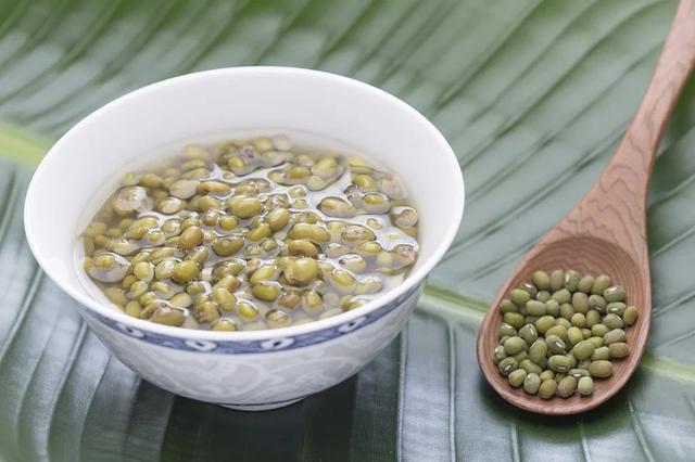 别以为夏季流汗就是排毒，这几个部位多汗，要小心！出汗后要多吃这5类食物