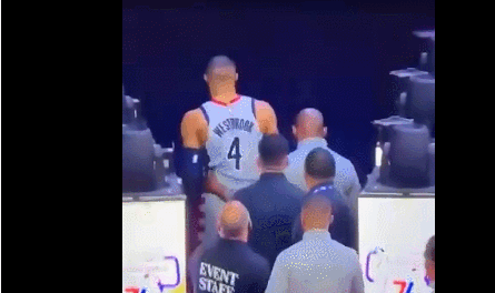 季后赛观众回归 兴奋过头丧失理智 NBA多名闹事球迷被禁止现场观赛图片
