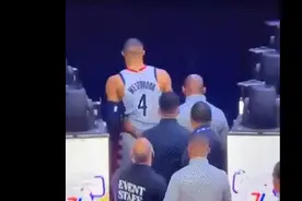 季后赛观众回归 兴奋过头丧失理智 NBA多名闹事球迷被禁止现场观赛图片