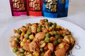 好吃的爆炸的酱香豌豆玉米炒鸡丁，没有它我就不吃饭图片