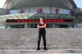 40年，她见证广场舞从冷清到火爆：广场舞教头一吹哨，淳安舞友都听她的图片