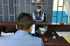 湖南一男子迷恋足浴技师，半年转给对方30万，离婚后还向其求婚，结果被拉黑图片