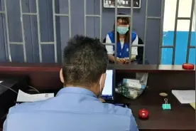 湖南一男子迷恋足浴技师，半年转给对方30万，离婚后还向其求婚，结果被拉黑图片