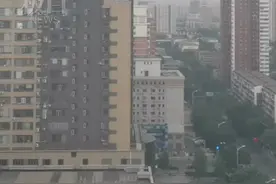 北京电闪雷鸣，不少网友被吓醒图片