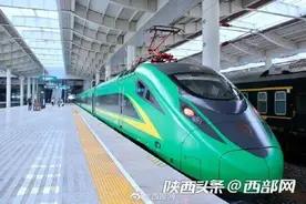 西安至鄂尔多斯可当天往返 陕西首次跨省开行时速160公里复兴号动车图片