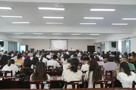 漯河职院：党委副书记、校长王春阳为全体党员上党史学习教育专题党课图片