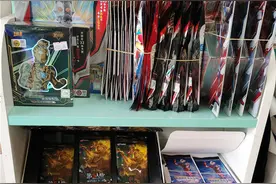 武汉小学校园内动漫卡牌盲盒泛滥 一张卡片竟炒至上千元图片