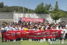 乡村小学里的“六一”儿童节：欢声笑语中同唱一首歌图片