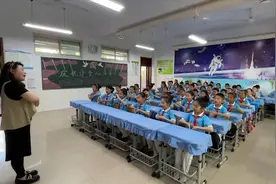 建党百年寻声丨德州小学生演绎国风歌曲《万疆》 手势舞+童声合唱满满少年感视频封面