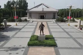 奋斗百年路 启航新征程·数风流人物｜董振堂：这面弹孔累累的军旗见证了“铁流后卫”图片