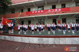 红领巾飘飘系胸前 争做新时代好少年图片