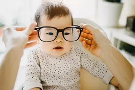 婴儿也会近视吗？是如何造成的呢？视频封面