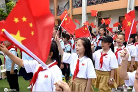 武汉红领巾小学举办庆六一红色活动图片