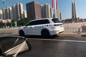 车主拉横幅维权！“理想汽车隐瞒新款、涉嫌诱导用户购老款割韭菜”事件持续发酵图片