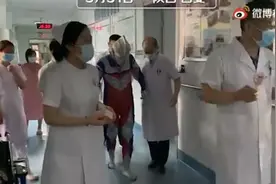66岁小儿骨科大夫扮奥特曼查房：希望孩子们战胜病魔图片