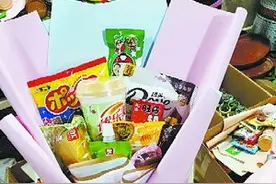 零食拼成一束花小朋友们很喜欢 儿童节花束受宝妈青睐图片