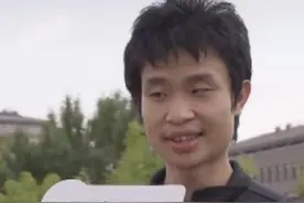 中学校友谈北大数学大神：不爱社交不太会系鞋带，走路轰天响图片