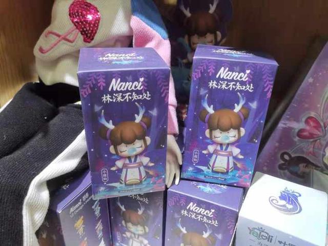 小时小店直播生活｜盲盒水枪奥特曼，都是孩子的最爱，文具店的儿童节热度前天就开始啦