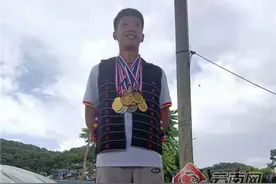 云南勐海哈尼族少年入选校园足球国家队 村寨爱心来助力图片