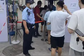 一家三口都是警察，一起奋战在抗疫一线图片