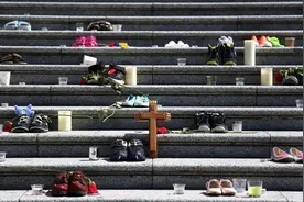 加拿大发现215名土著儿童遗骸后续：调查所有寄宿学校旧址 寻找灭种真相图片