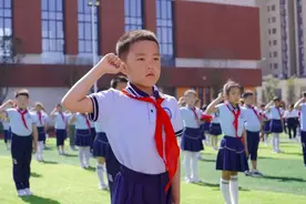 “分批入队”、父母见证！“六一”儿童节最好的礼物图片
