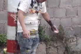 又见婚闹！贵州一新郎被撒墨汁扔鸡蛋绑在电线杆上，网友：这样的朋友不要也罢图片