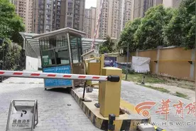 西安一宝马司机疑因低头看手机 撞飞三丰中心思想小区地库保安亭图片