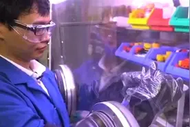 华中科技大学现90后博导，和学生同龄曾专业第一保送北大视频封面